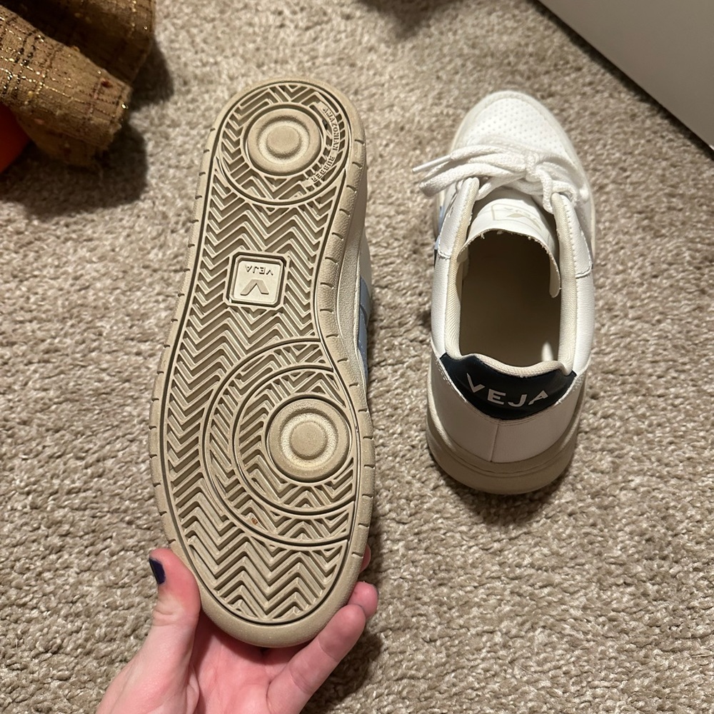 Veja Cream Sneakers with Gray Accents - Picture 5 of 5